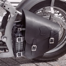 Sacoche de bras oscillant cuir noir avec boucles mates, support et sangles installés 757021 Sacoches pour Softail